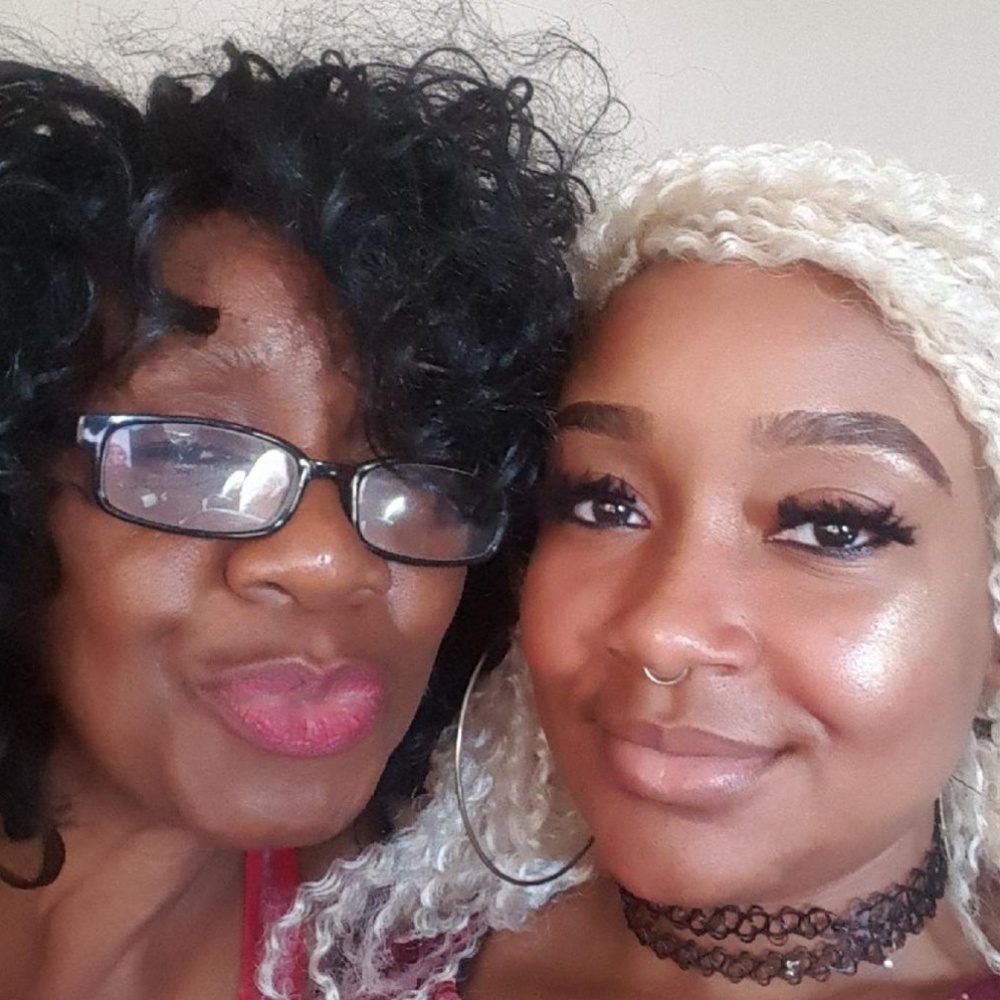 Meet your Poshers, Ray and Diane!